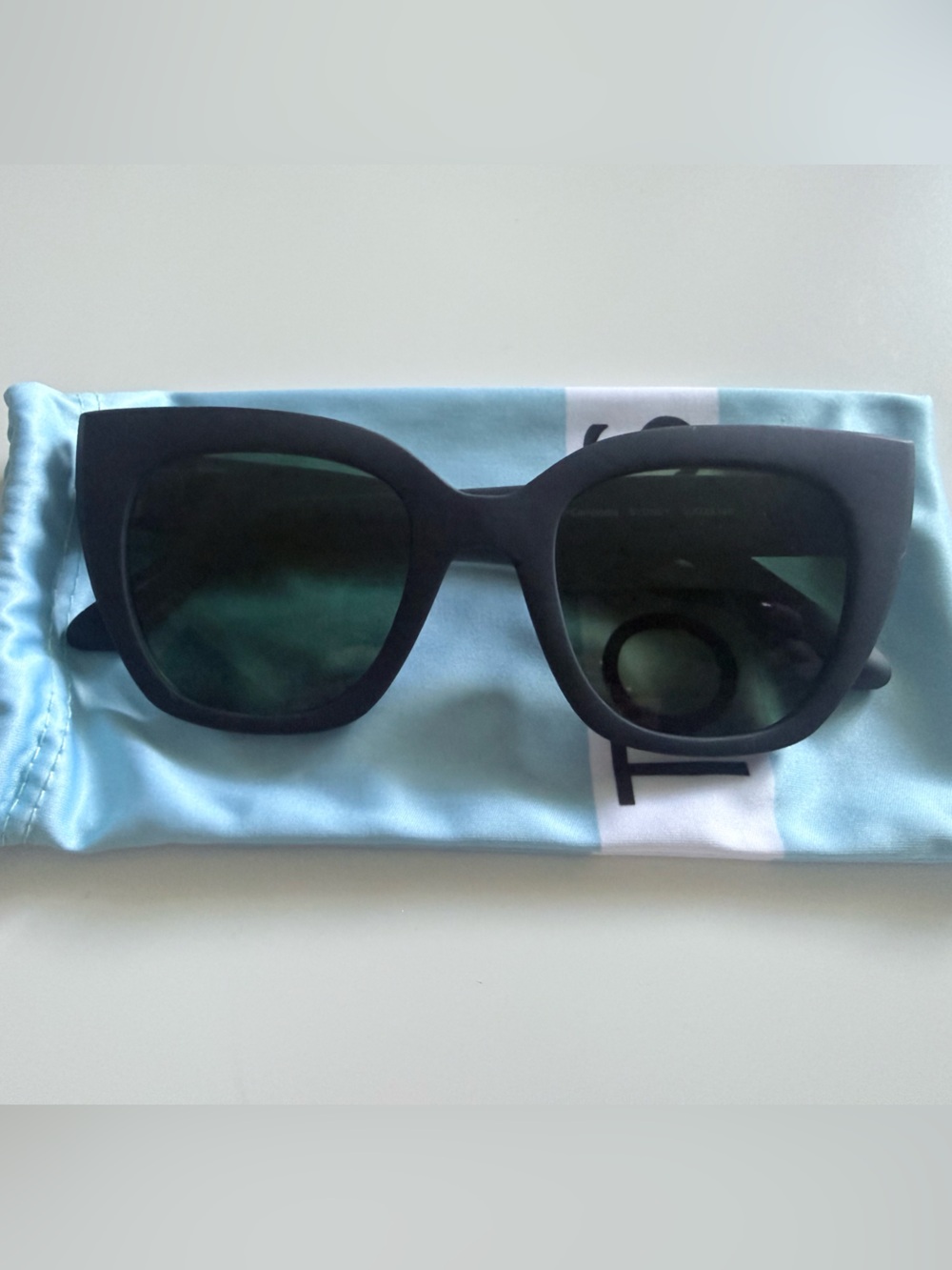 Tom’s Sydney Traveller CollectionBlack Cat-Eye Sunglasses